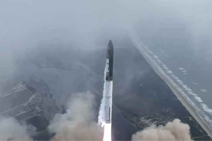 Starship v tretjem poizkusu poletel v vesolje