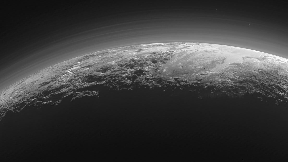 Plutonova atmosfera hitro izginja
