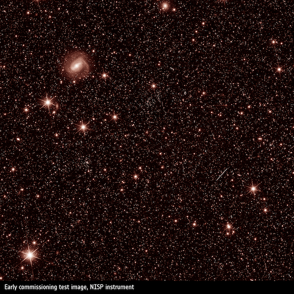 Infrardeči posnetek majhnega dela vidnega polja s kamero NISP. Ta kamera bo med drugim posnela tudi spektre galaksij, s čimer jim bodo znanstveniki lahko izmerili razdalje. Avtor: ESA/Euclid/Euclid Consortium/NASA