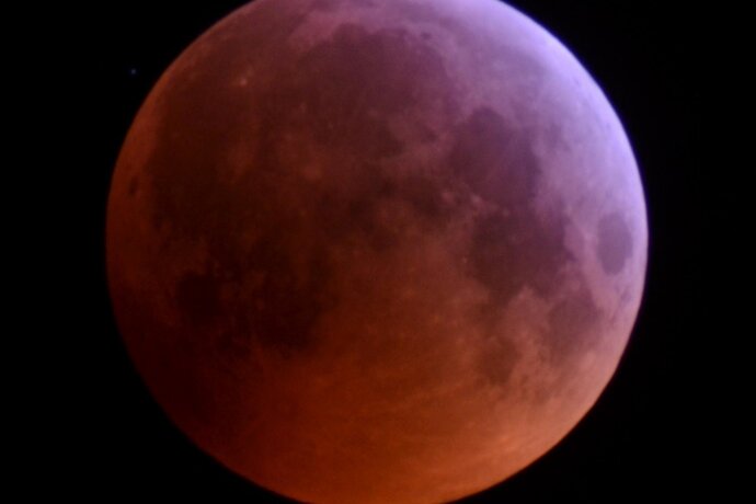 6.05. 2022: Zanimivosti nočnega neba - popolni Lunin mrk