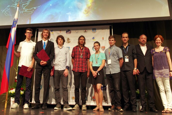 Slovenska ekipa znova uspešna na astronomski olimpijadi!