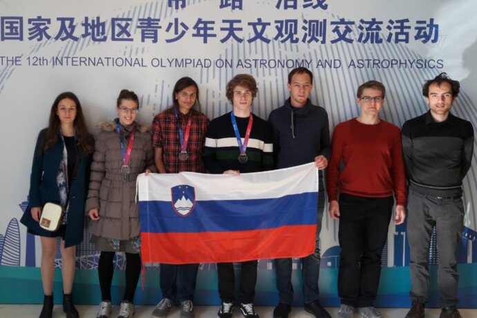 IOAA 2018 Peking - Srebro, dva brona in pohvala